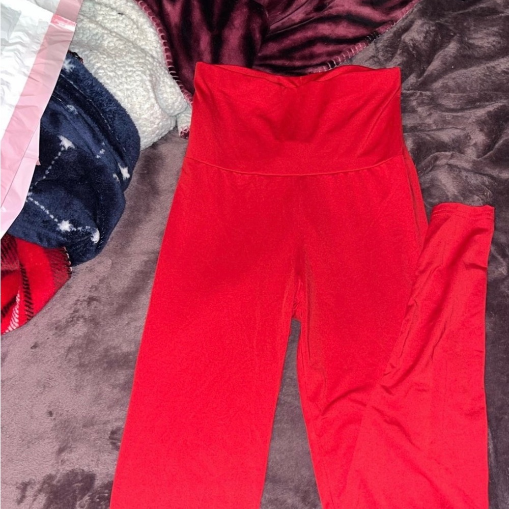 SHEIN red leggings